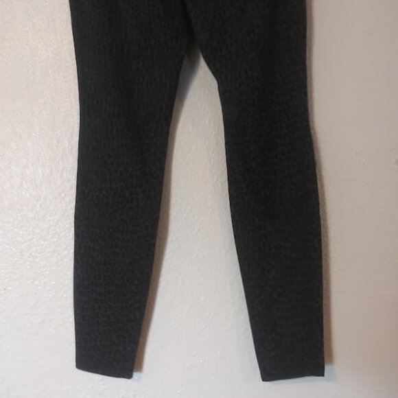 Time And True women's sizem M (8-10) gray and black animal print jeggings - Picture 7 of 16